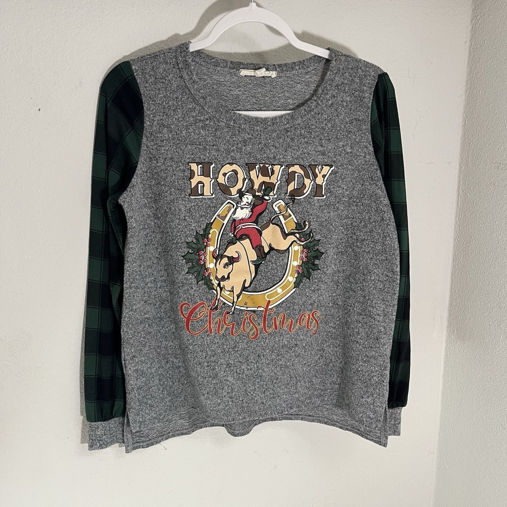 Above & Beyond Top Women's size M Gray "Howdy Christmas" Christmas Plaid